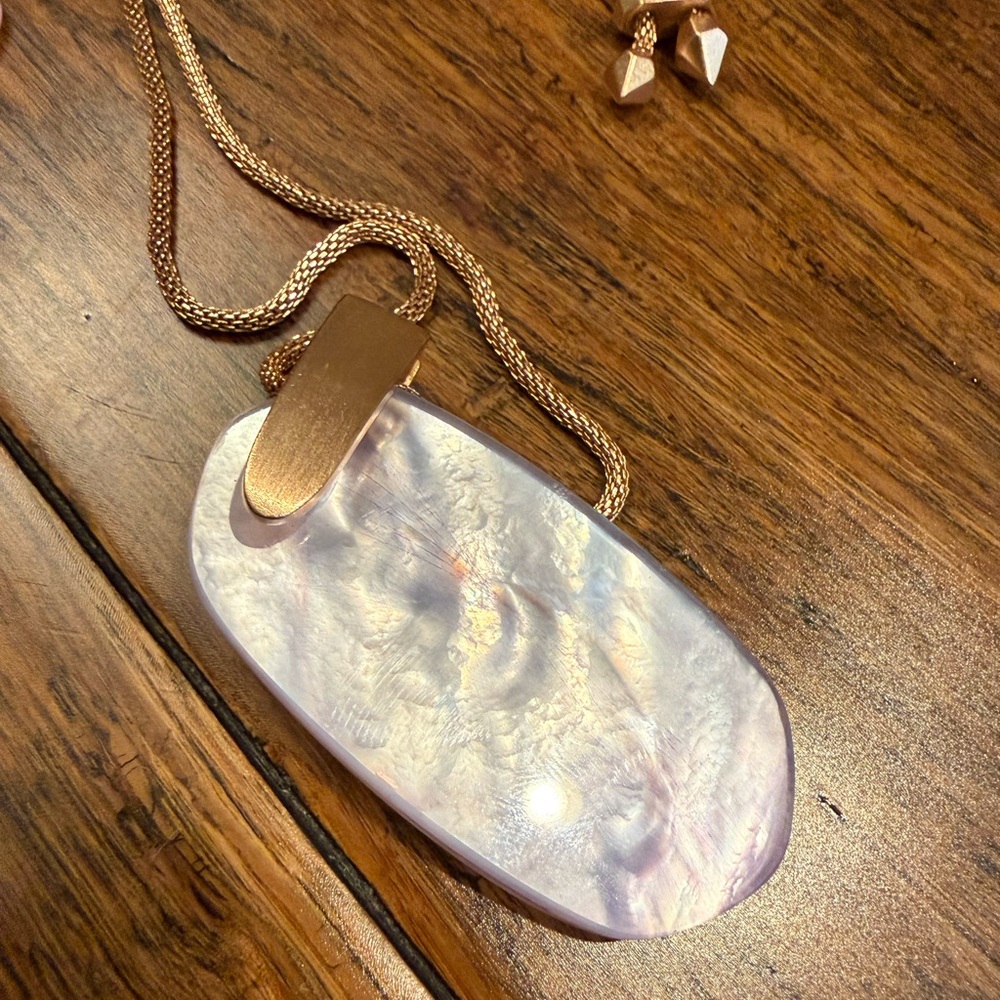 Kendra Scott Inez Long Pendant Necklace & Matching Earrings in Gold, Rose Quartz - Picture 4 of 5